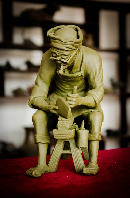 绿陶制作的人物.jpg