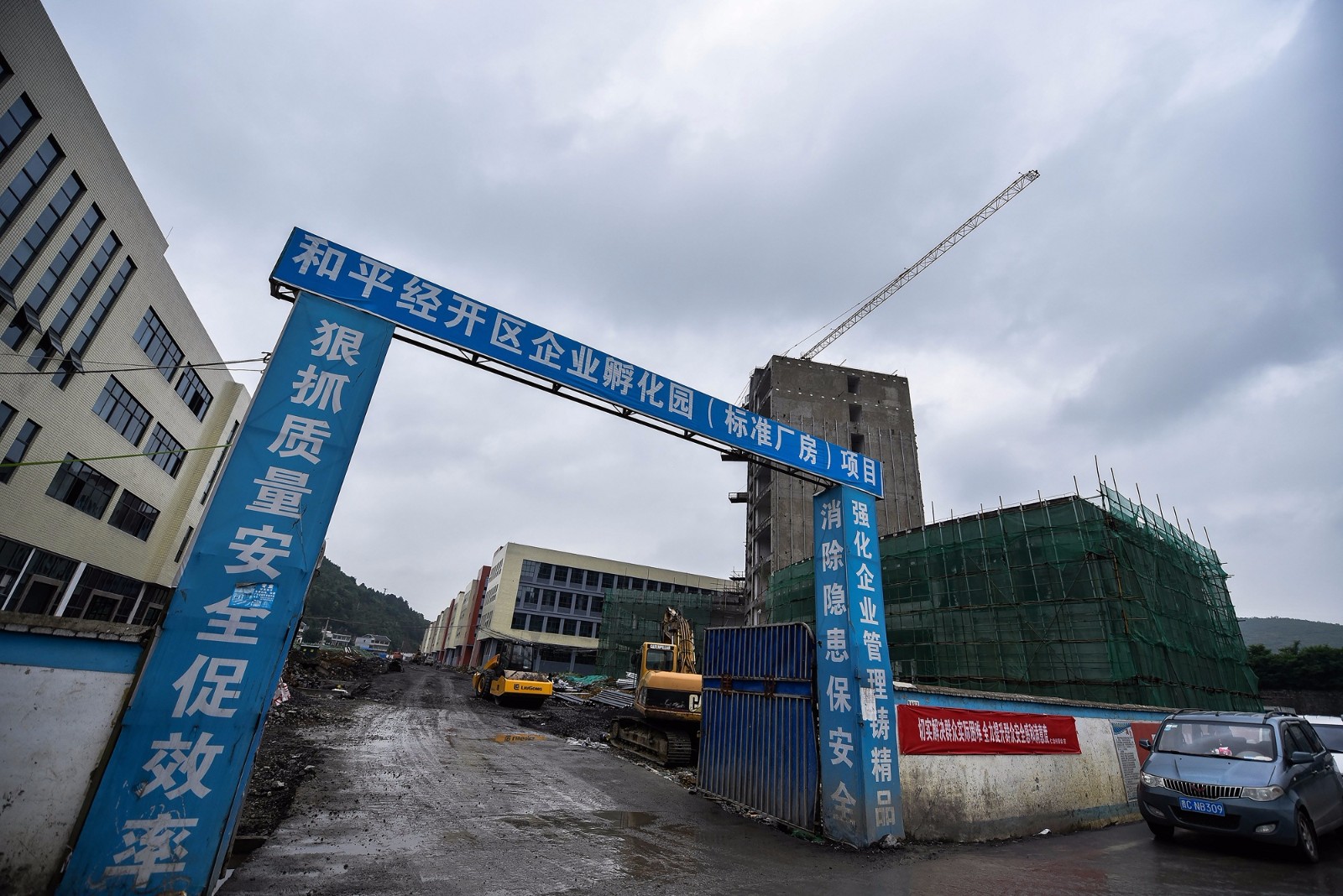 正在建设中的产业孵化园 邓泽见摄 (2).jpg