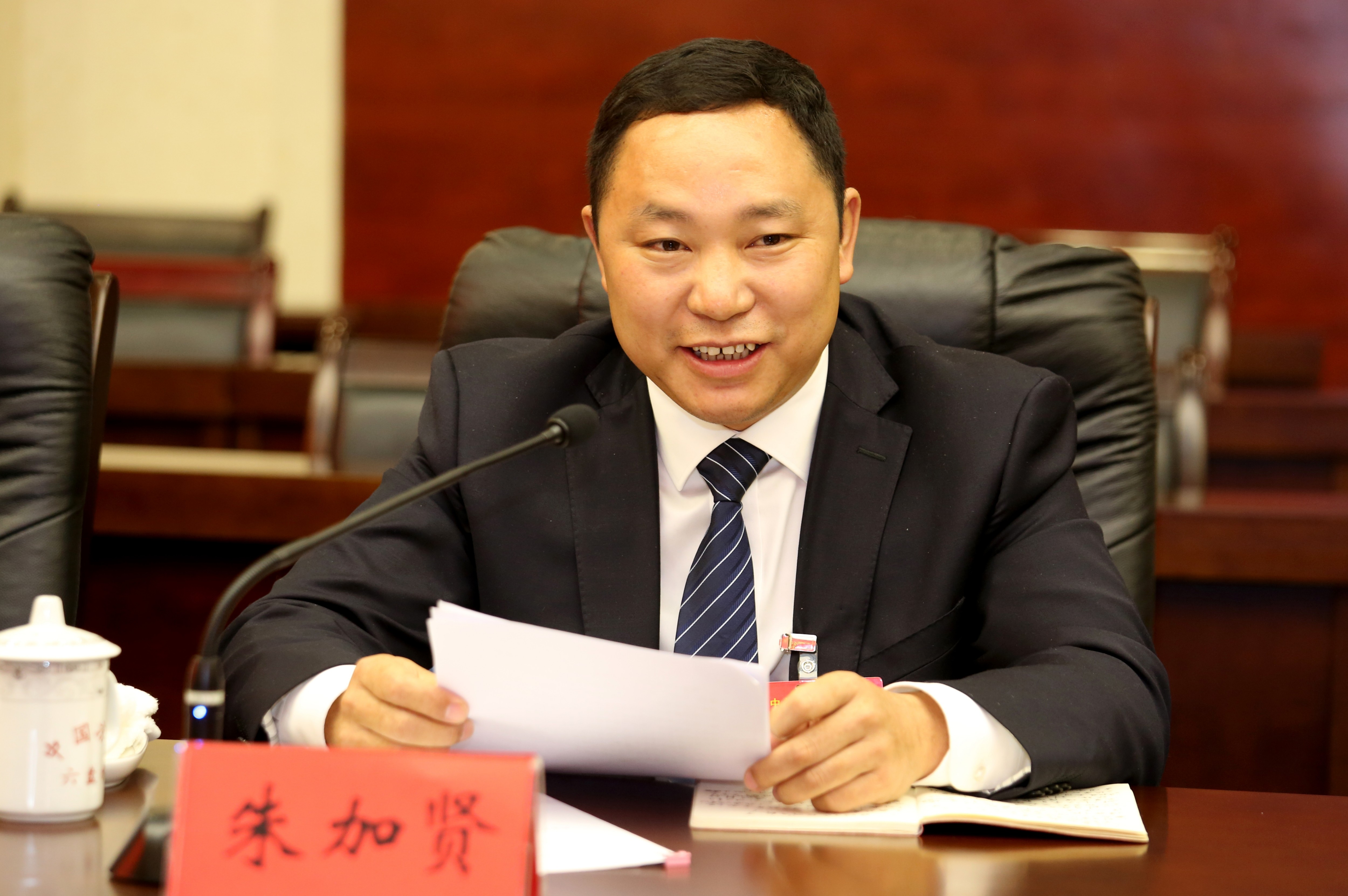 从普通农民工到十九大党代表，朱加贤通过自己的努力和行动，成为贵州省煤炭工业的一面旗帜。发耳供图.JPG